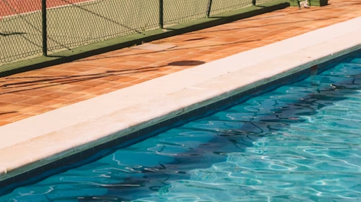 ¿Cómo se limpia una piscina vacía para que quede perfecta?